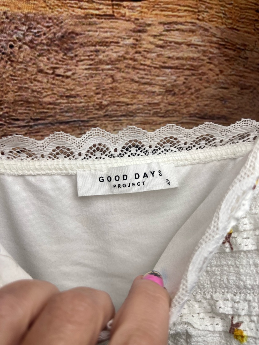 Good Days Project Delicate White Floral Lace-Trim Cami Tank (188) - Picture 4 of 8